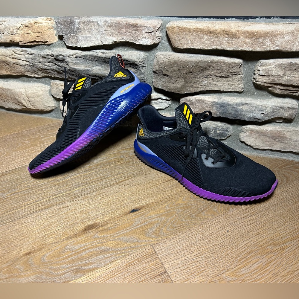 Men’s size 8.5 adidas Alphabounce